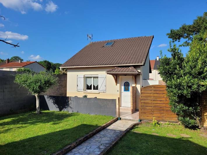 Gîte pour 2 personnes, avec terrasse ainsi que vue et jardin à Tremblay-en-France