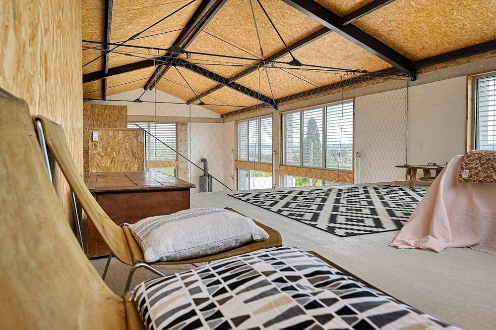 Le Hangar Yacco & Tiny House - Garage Revisité par Benoit Gillet Architecte in Calvisson, Region de Nimes