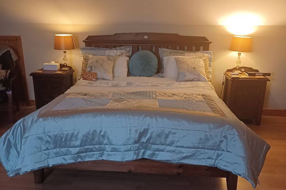 Deluxe double bedroom in a picturesque location just 25 minutes from Galway City in County Galway