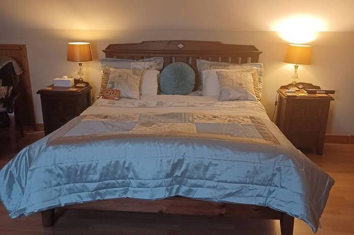 Deluxe double bedroom in a picturesque location just 25 minutes from Galway City in County Galway