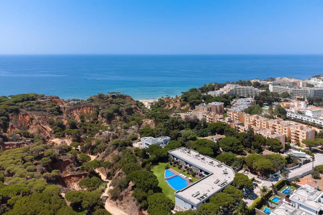 Apartamento inteiro, Apartamento 'Belharucas' com vista para o mar, Wi-Fi e ar condicionado in Aldeia das Açoteias, Albufeira
