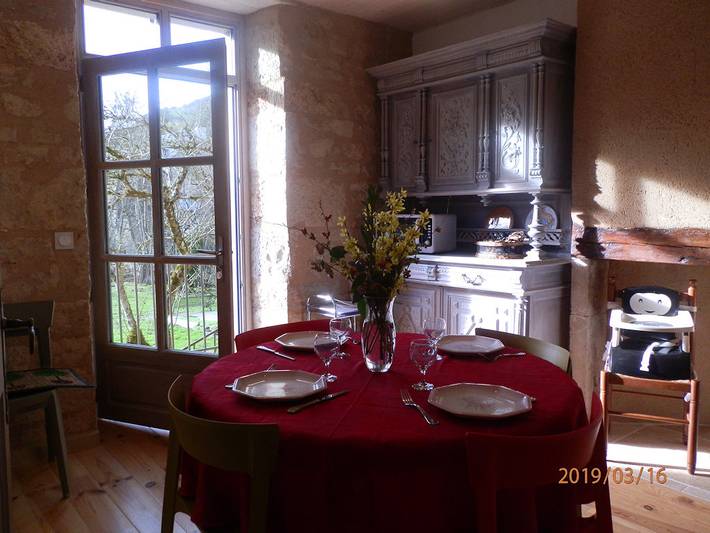 Gîte pour 6 personnes, avec jardin ainsi que piscine et balcon à Salles-la-Source - 4