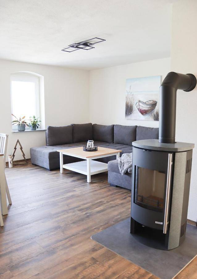 Ferienwohnung für 6 Personen, mit Balkon und Whirlpool sowie Terrasse und Garten in Malschwitz