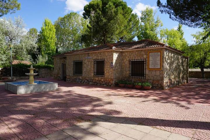 Casa rural para 6 personas, con jardín y vistas, Se admiten mascotas en Ossa de Montiel