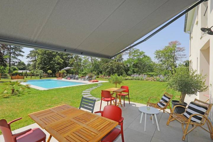 Location de vacances pour 3 personnes, avec vue ainsi que piscine et jardin à Naintré - 4