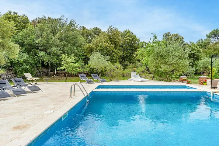 Maison de vacances pour 12 personnes, avec bassin pour enfant ainsi que jardin et piscine, adapté aux familles - 1