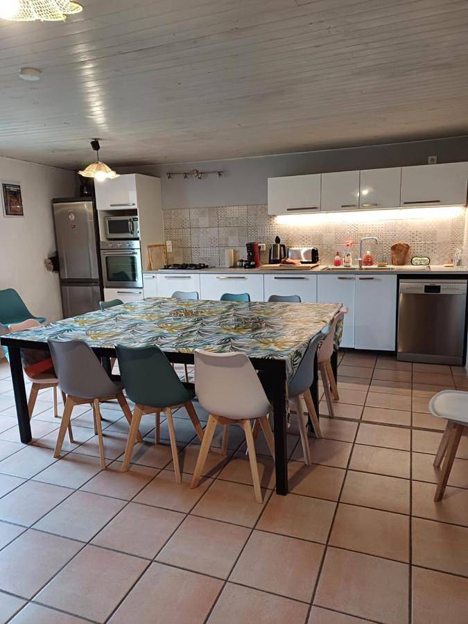 Location de vacances pour 14 personnes, avec jardin et vue à Ongles - 4