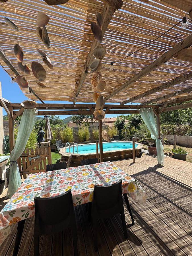 Maison de vacances pour 6 personnes, avec Terrasse ainsi que Jardin et Piscine
