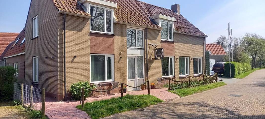 Pension voor 6 personen, met uitzicht en terras in Friesland