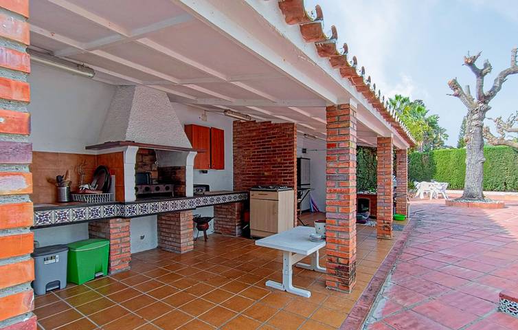 Ferienhaus für 8 Personen, mit Whirlpool und Terrasse sowie Garten und Pool in Malaga - 3