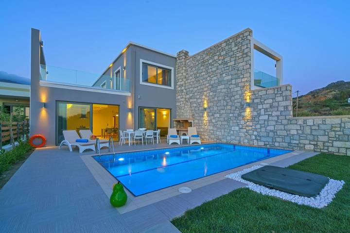 Ferienhaus für 7 Personen, mit Balkon und Garten sowie Pool