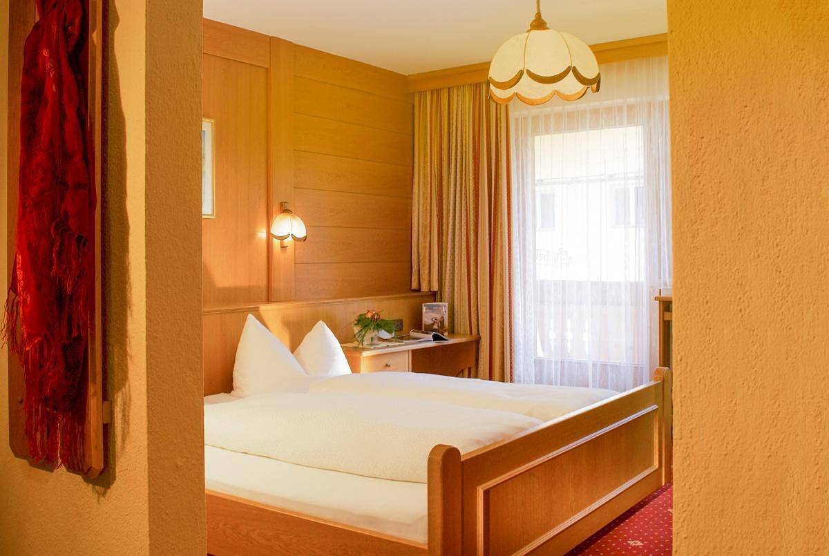 Zweibettzimmer, Dusche, Wc, Balkon in Ischgl, Verwall mountains