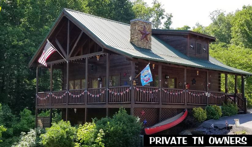 Vacation rental for 16 people, with hot tub and pool as well as balcony in Great Smoky Mountains National Park