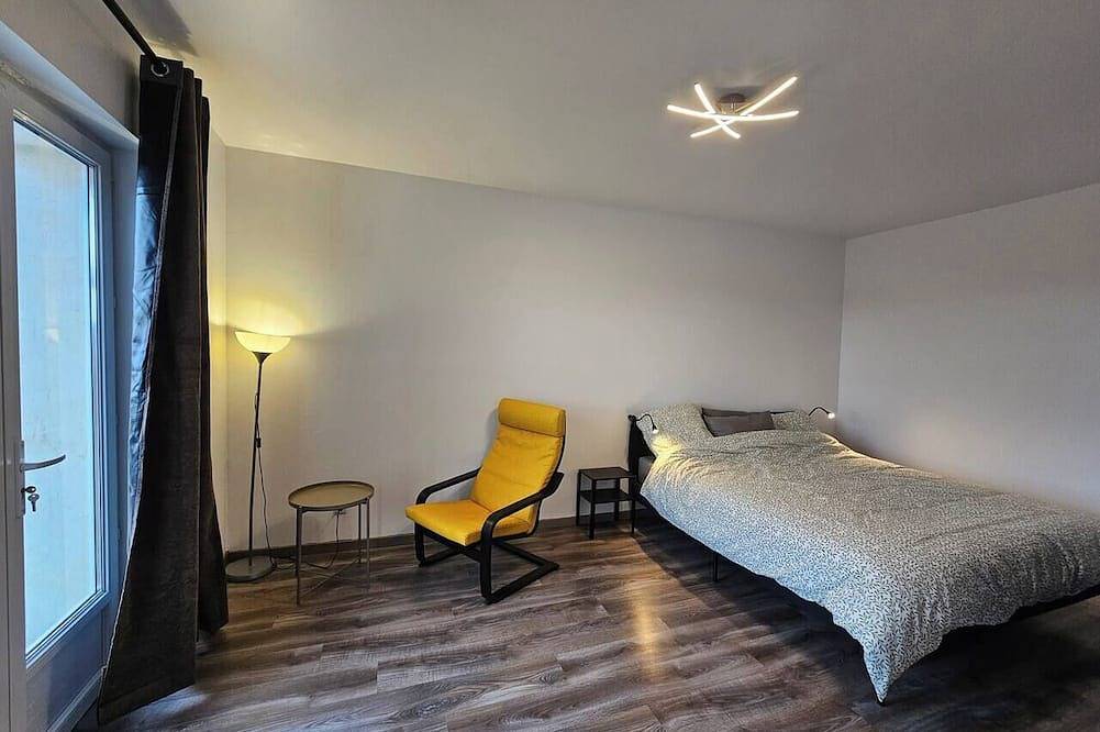 Apartamento entero, 3-bedroom 110m² apartment with terrace, view in Thiers, Región de Thiers