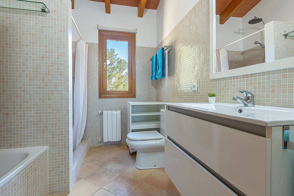 Townhouse Sonrisa by homevillas360 in Betlem, Artà