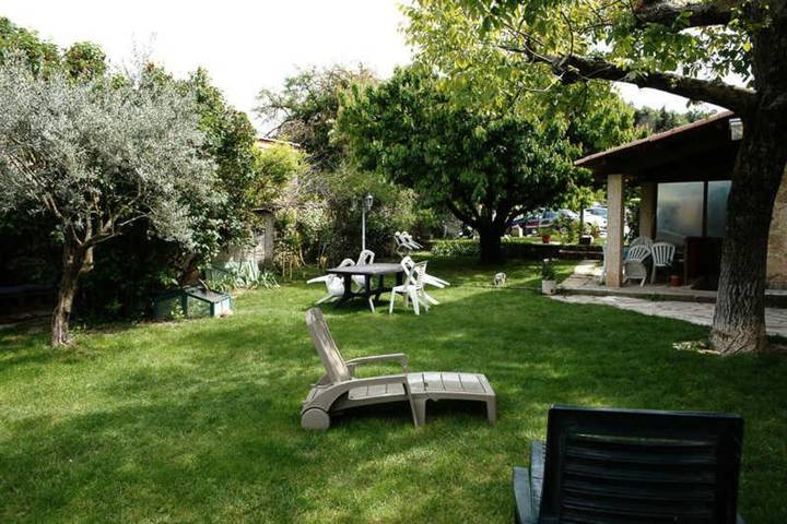 Location de vacances pour 3 personnes, avec jardin et bassin pour enfant à Allemagne-en-Provence - 2