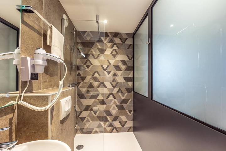 Hôtel pour 4 personnes, avec terrasse et piscine, animaux acceptés à Mably (Loire) - 4