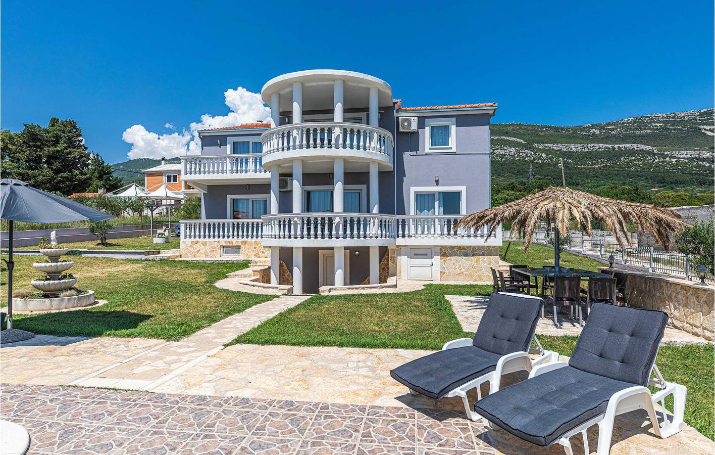 Ferienhaus für 15 Personen mit Terrasse in Kastel Novi, Kaštela