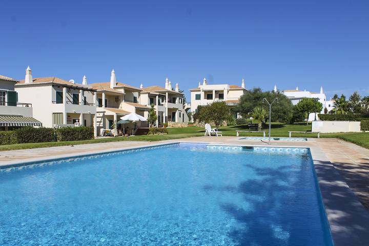 Casa de férias para 4 pessoas, com Piscina em Pêra