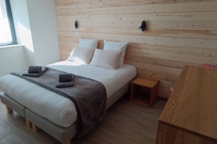 Gîte pour 8 personnes, avec Jacuzzi et Terrasse ainsi que Jardin et Sauna à Giron