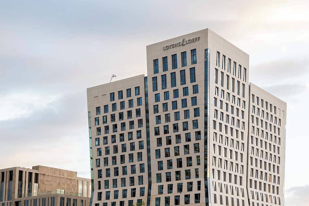 Short Drive to Royal Palace Amsterdam! Fully-equipped Kitchen in Amsterdam Zuid, Noord-Holland