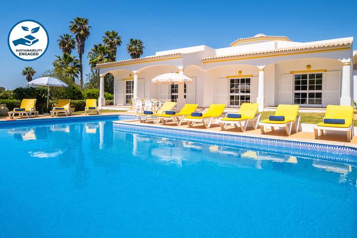 Villa for 12 people, with Terrace and Garden in Albufeira