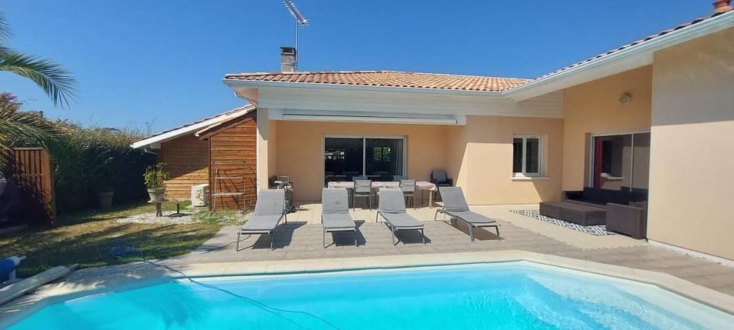 Location de vacances pour 8 personnes, avec vue ainsi que piscine et jardin à Angresse - 4