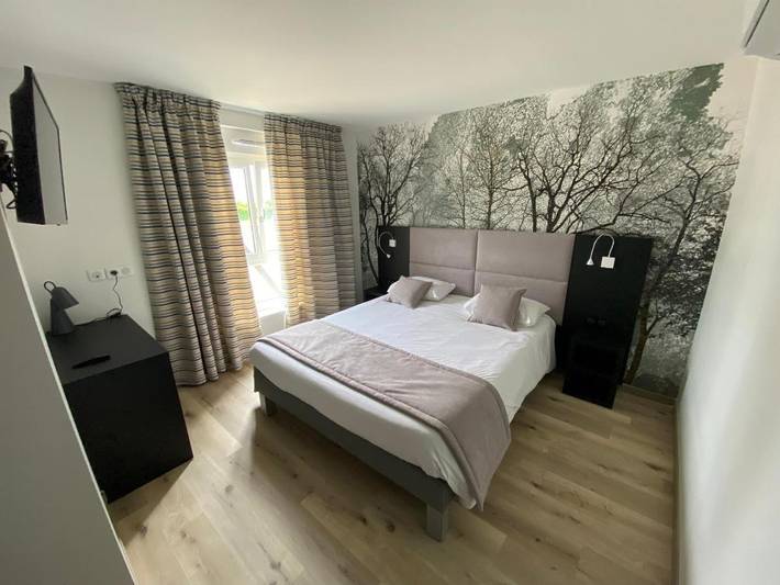 Hôtel pour 4 personnes, avec Terrasse et Jacuzzi ainsi que Jardin et Piscine