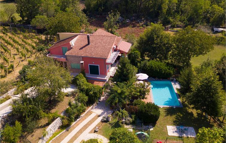 Ferienhaus für 8 Personen, mit Pool und Terrasse - 1