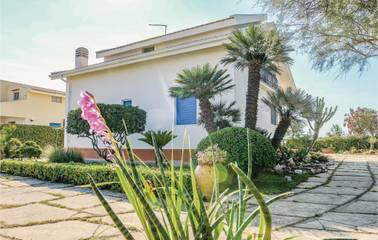 Beach House for 8 People in Pachino, Syracuse Province, Photo 2