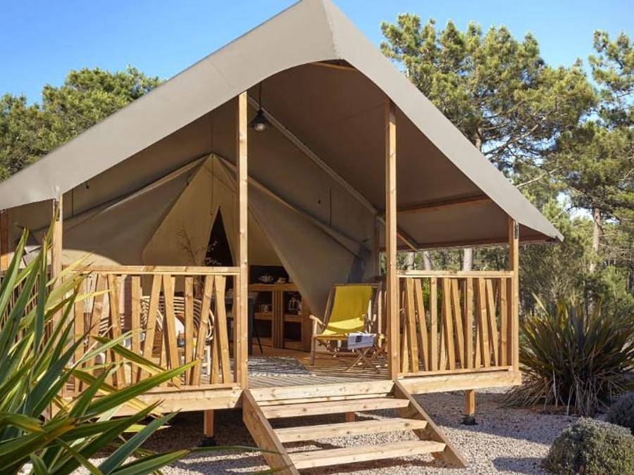 Camping Le Vallon aux Merlettes - Tente en toile et en bois 5 personnes - Lodge confort in Matignon, Région de Dinan