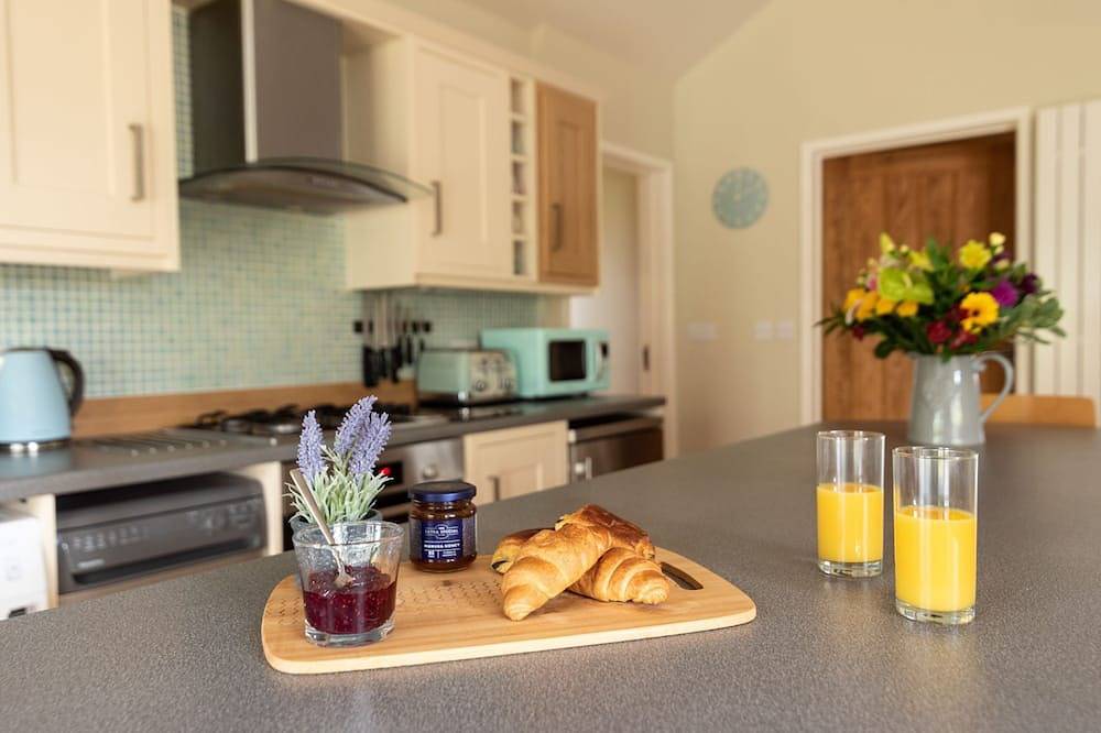 Meadow View Lodge - Für 4/5 Personen mit eigenem Whirlpool in Cheddar, Somerset