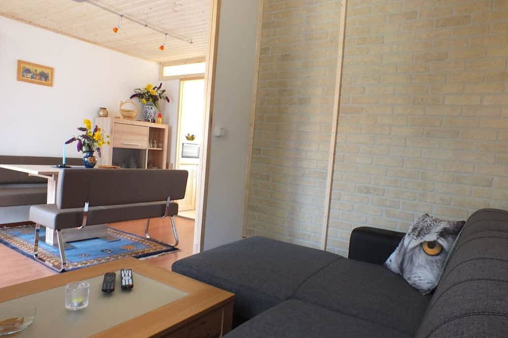 Freistehendes Ferienhaus beim Wellnessbad mit eingezäuntem Garten und Terrasse in Dombowa, Komitat Tolnau