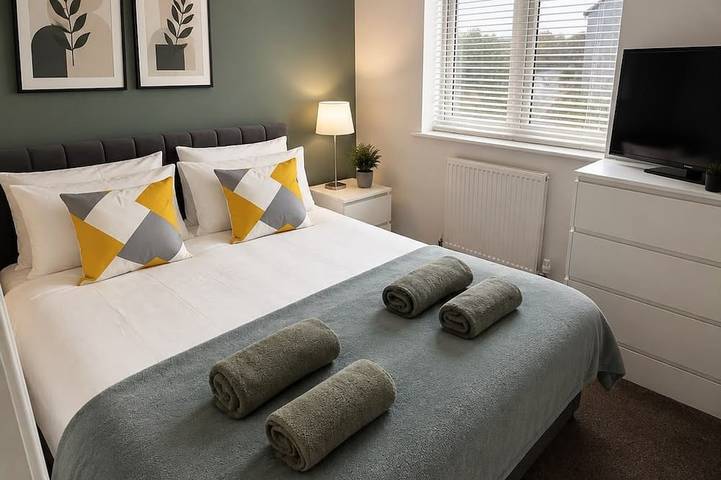 Extraordinary Tranquil Rochester perfect for Contractors | Free Parking X 2 in Rochester, Kent Downs