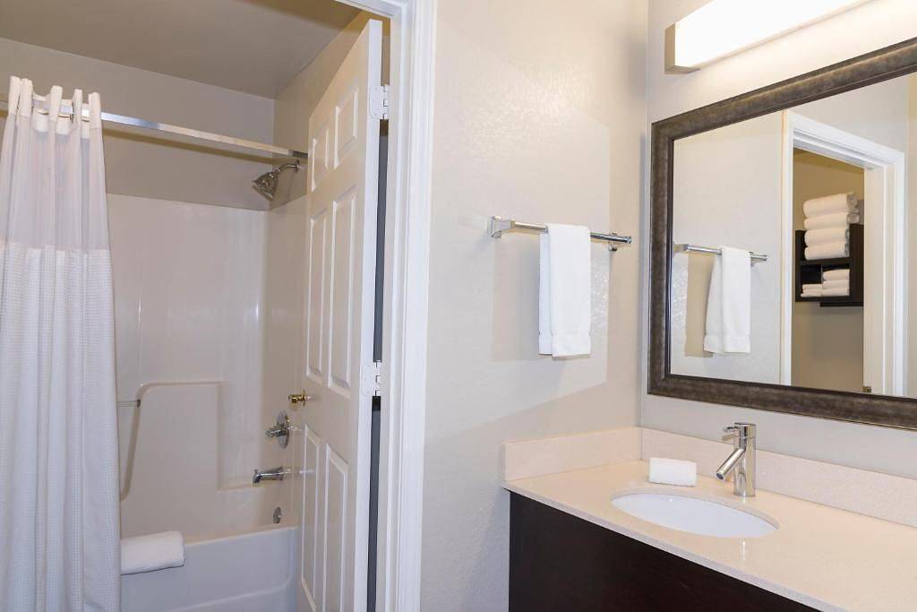 Entire apartment, Staybridge Suites Chicago-Oakbrook Terrace in DuPage County