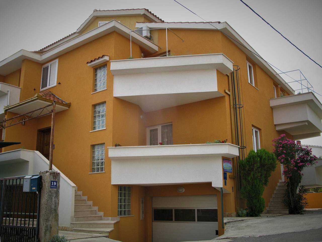 Ganze Wohnung, 1-Zimmer-Ferienwohnung mit Balkon Okrug Gornji, Ciovo A-22139-d in Okrug Gornji, Ciovo