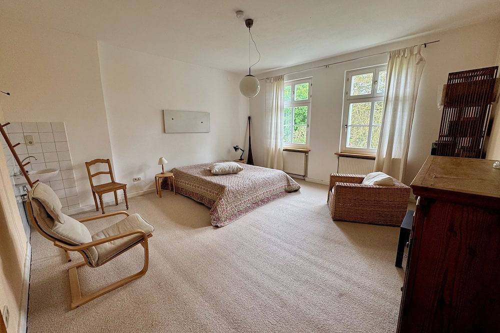 Ganze Wohnung, Großzügige Ferienwohnung im Herrenhaus Carolinenhof, Mecklenburgische Seenplatte in Wokuhl-Dabelow, Mecklenburg-Strelitz