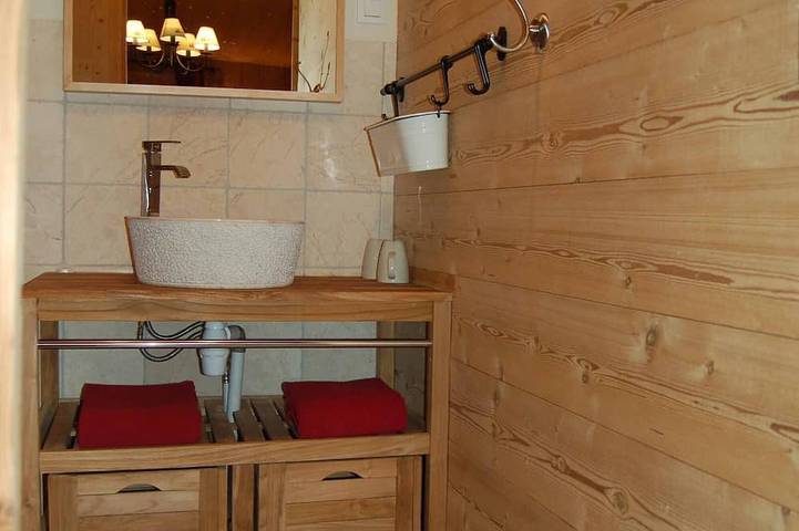 Gîte pour 4 personnes, avec terrasse ainsi que jardin et piscine à Saint-Léger-les-Mélèzes - 4