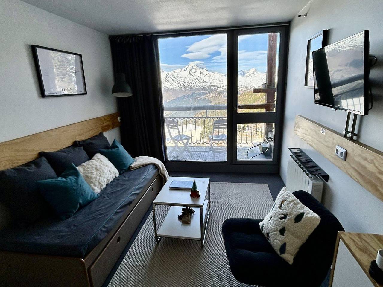 Gehele studio, Renovated studio near center, balcony, sleeps 5, Wifi included in Les Arcs, Bourg-Saint-Maurice