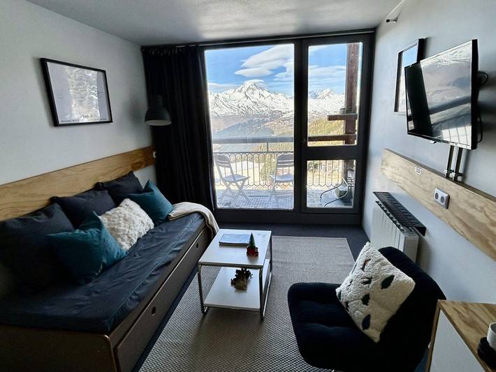 Entire studio, Renovated studio near center, balcony, sleeps 5, WIFI included in Les Arcs, Bourg-Saint-Maurice