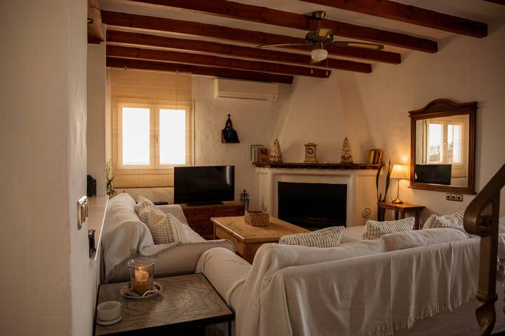 Vous serez séduit par cette charmante maison andalouse avec vue à Casares in Sierra (Casares), Casares