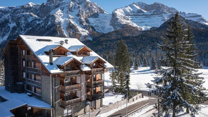 Hotel voor 4 personen, with tuin and whirlpool as well as sauna and zwembad in Madonna di Campiglio