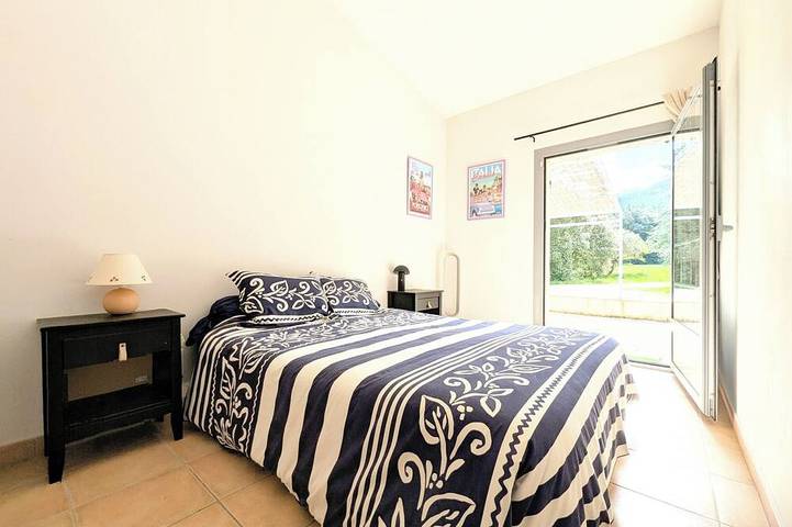 3-bedroom house, absolute calm, swimming pool, tennis court, parking, calanques in Roquefort-la-Bédoule, Marsella region