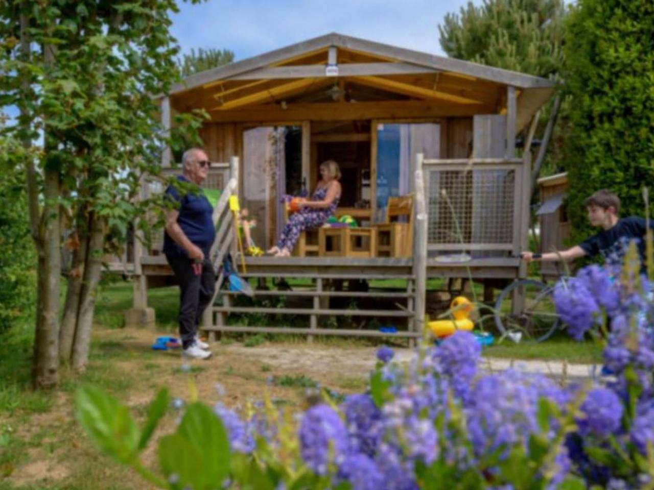 Tente en toile et bois avec terrasse pour 4 personnes in Sainte-Marie-du-Mont, Région de Cherbourg