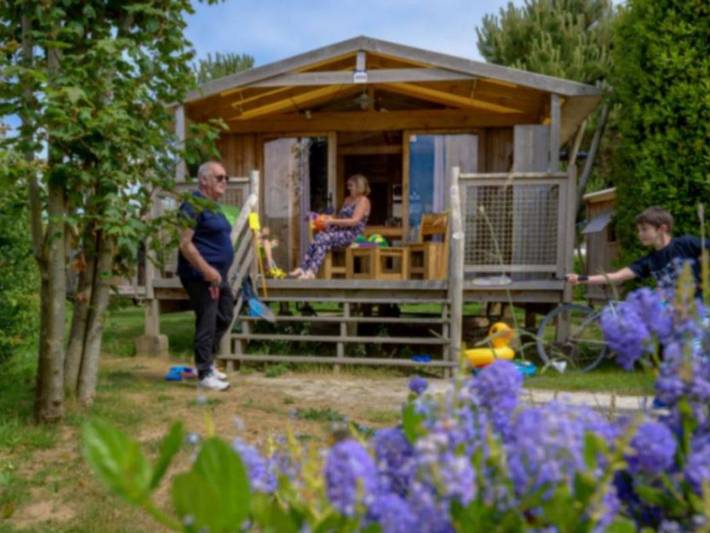 Camping pour 4 personnes, avec terrasse