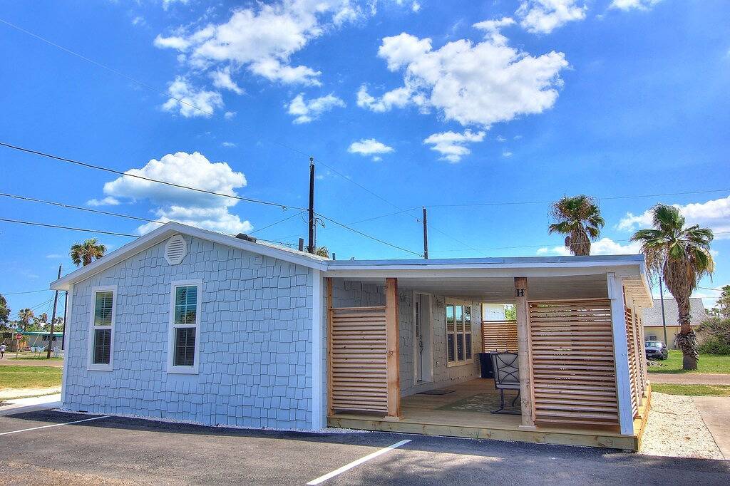 Charmantes Ferienhaus, jedes mit eigenem Bad! Kurzer Fußweg zum Strand! in Port Aransas, Mustang Island