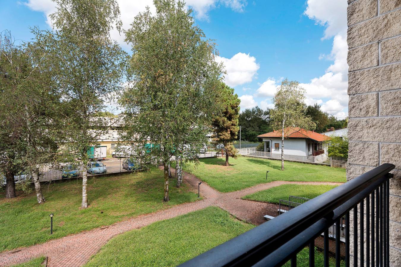 Apartamento entero, Apartamento '9' con jardín compartido, balcón y Wi-Fi in Lonate Pozzolo, Provincia de Varese