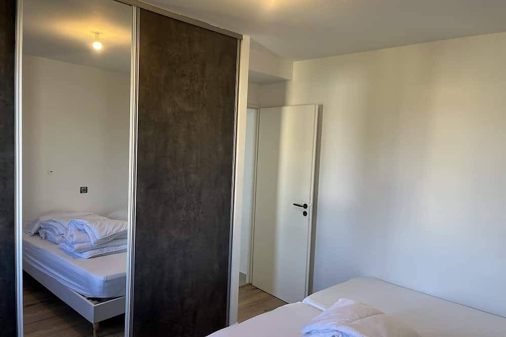 Entire apartment, Appartement Standing in Juvignac, Côte d'Améthyste