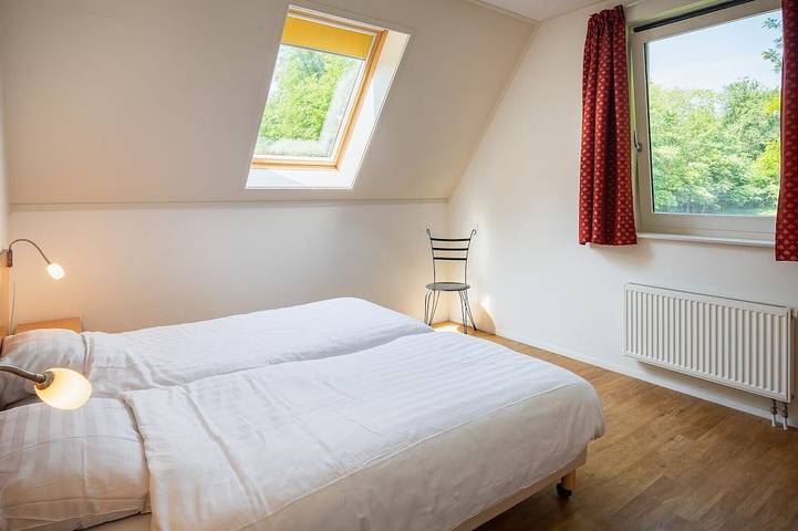 Detached 10-person bungalow in Kootwijk, Hoge Veluwe