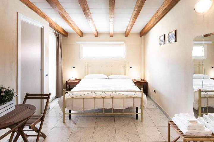 Chambre d’hôte pour 3 personnes, avec Balcon ainsi que Terrasse et Jardin à Carrare
